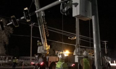 Electric crews install traffic lights at Sunnyside and Ammon Roads