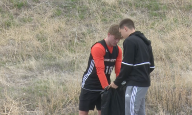 Members of ISU basketball program particpate in Saturday's cleanup