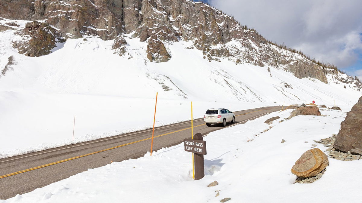 East Entrance Road conditions at Sylvan Pass
