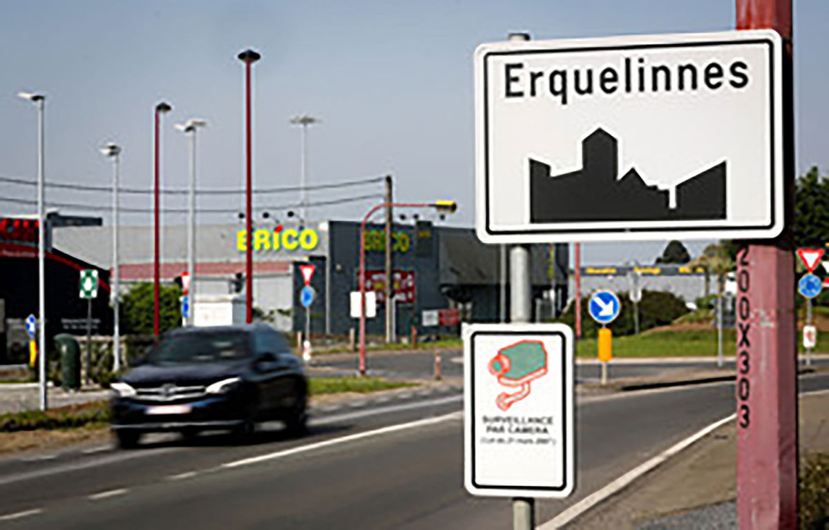 Illustration shows the name of the Erquelinnes municipality on a road sign, Tuesday 22 May 2018.