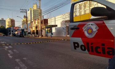 Heavily armed bank robbers wreaked havoc in Aracatuba early Monday