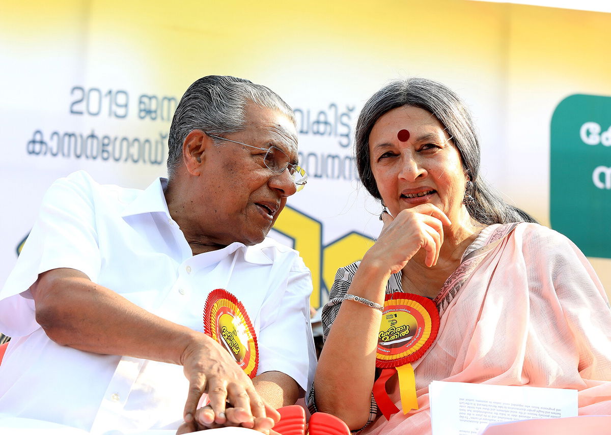 <i>Vivek R Nair/Hindustan Times/Getty Images</i><br/>Chief Minister Pinarayi Vijayan with an activist during the