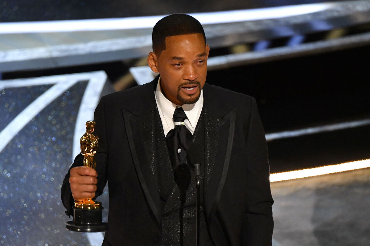 Will Smith apologizes to the Academy and fellow nominees during best