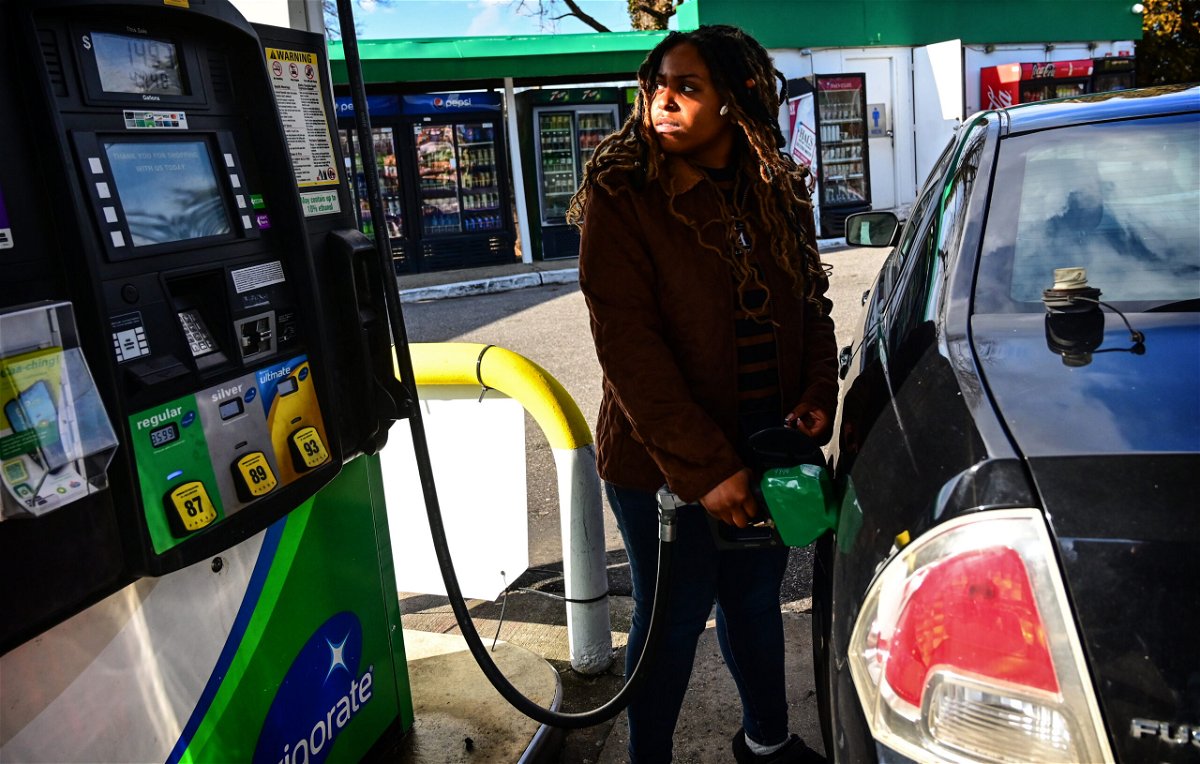 <i>Thomas A. Ferrara/Newsday/Getty Images</i><br/>The average price of a gallon of regular gas fell to $4.32 a gallon on Tuesday