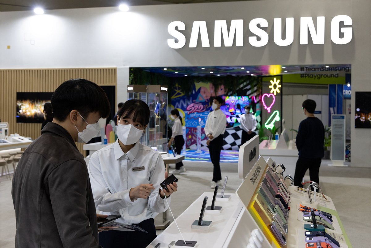 <i>SeongJoon Cho/BloombergGetty Images</i><br/>Samsung reported strong results on April 28