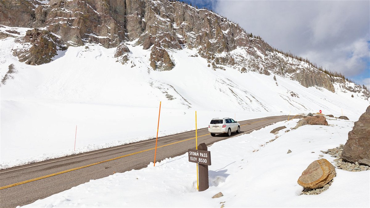 East Entrance Road conditions at Sylvan Pass
