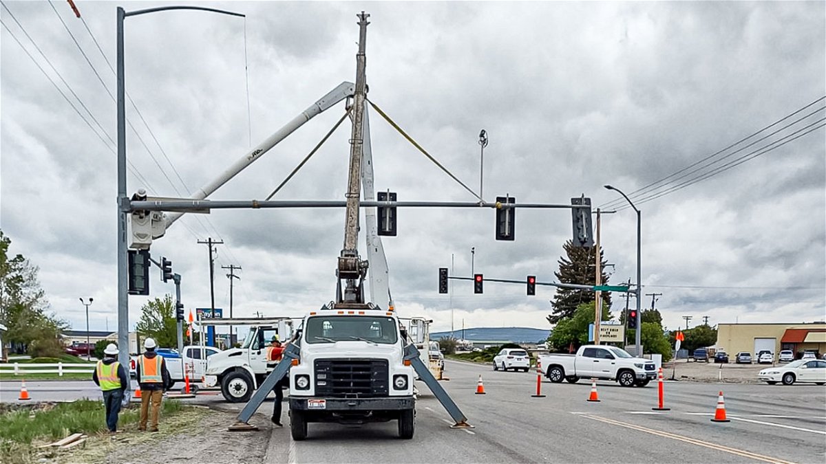 Traffic light at US 26 and Woodruff in Idaho Falls being replaced following accident – Local News 8