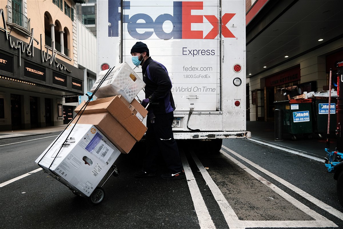 <i>Spencer Platt/Getty Images</i><br/>FedEx shows how to boost a stock in two simple steps.
