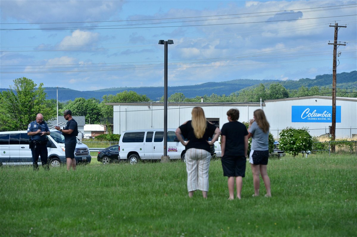 <i>Colleen McGrath/Herald-Mail/USA Today Network</i><br/>A Washington County Sheriff's Office deputy talks to bystanders following a shooting in Smithsburg
