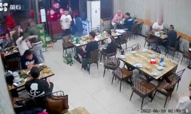 A man assaults a woman at a restaurant in the northeastern city of Tangshan