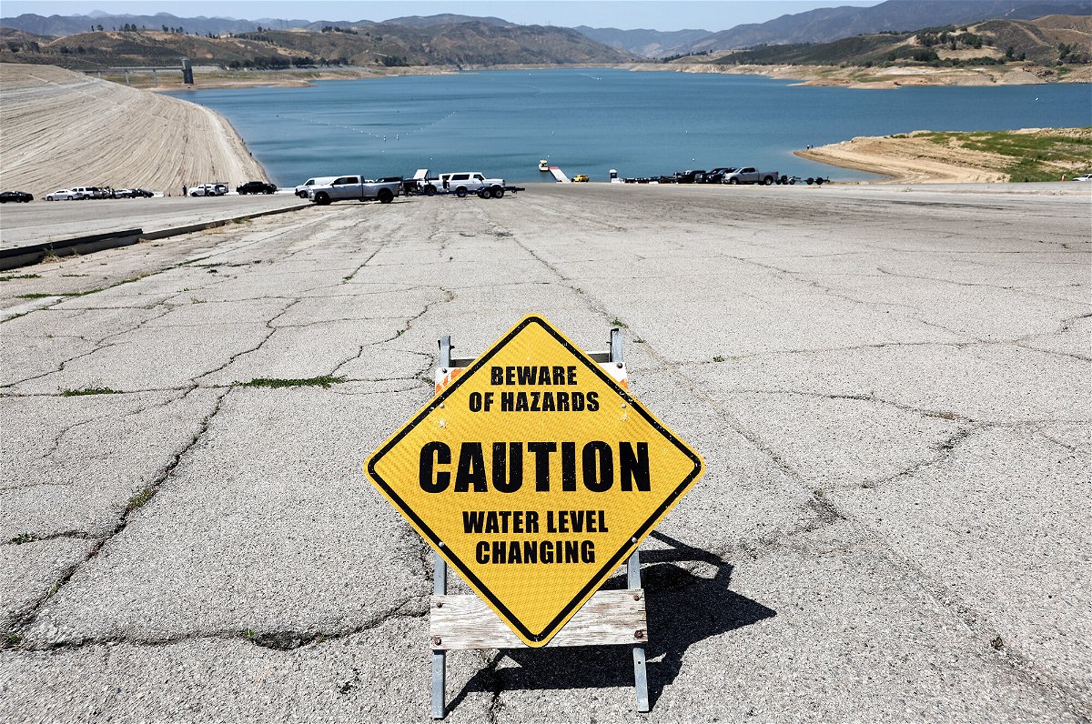 <i>Mario Tama/Getty Images</i><br/>A caution sign is posted at the Castaic Lake reservoir in Los Angeles County on May 3