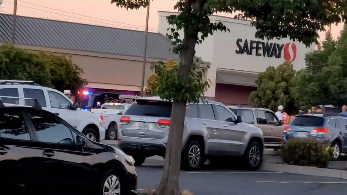 <i>From Clinton Klingbeil</i><br/>The gunman started shooting in a parking lot before firing inside a Safeway grocery store