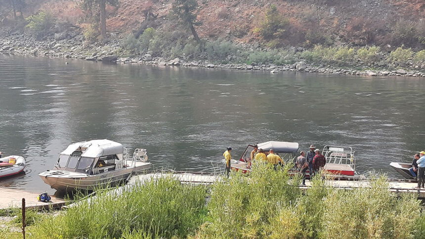 Fire_Crews_Loading_Jetboats_to_HorseFire_20220912