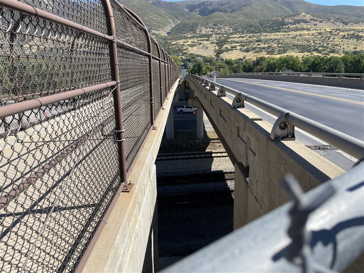 <i>@mikeandersonKSL/KSL</i><br/>A Farmington man suffered serious injuries after falling 40 feet from a highway overpass.