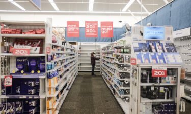 Bed Bath & Beyond is losing shoppers and money at a rapid clip