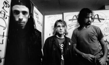 Nirvana members Dave Grohl (left)