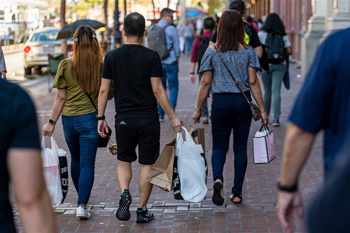 <i>David Paul Morris/Bloomberg/Getty Images</i><br/>Don't expect the bounce-back in the US economy in the third quarter to quiet the chorus of recession calls. Shoppers are pictured in San Francisco
