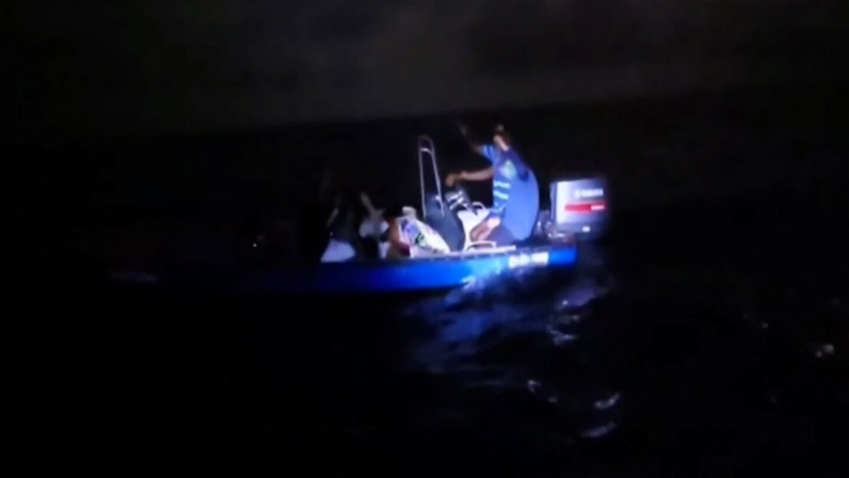 <i>CNN</i><br/>Colombian Coast Guard intercepts a boat of immigrants.