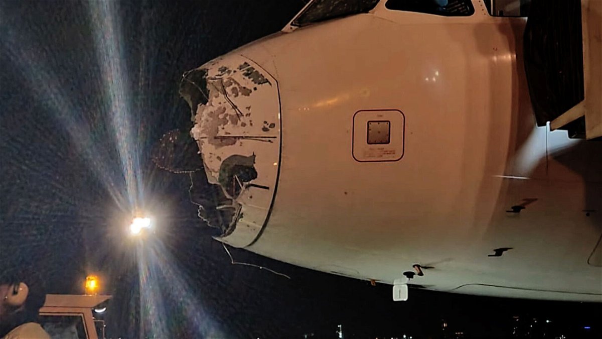 <i>Telefuturo</i><br/>A LATAM Airlines plane was damaged traveling from Santiago
