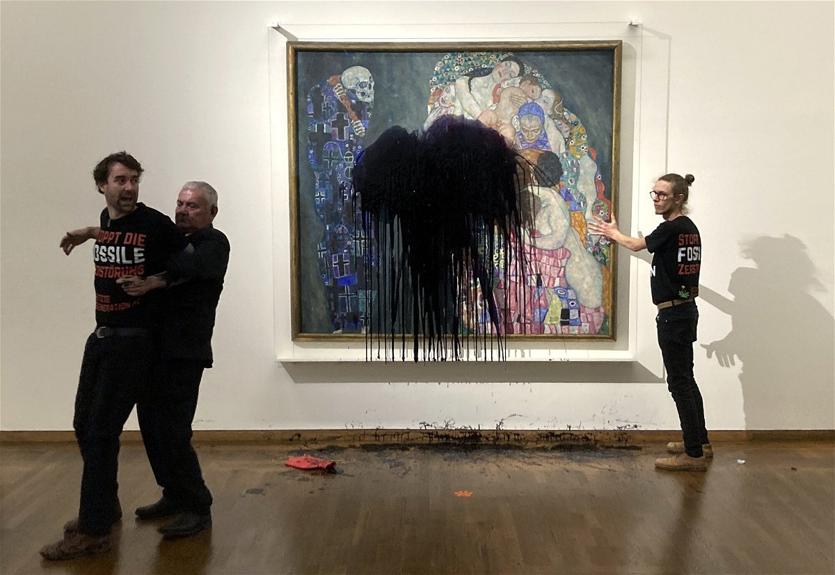 <i>Letzte Generation Oesterreich/AP</i><br/>Activists from Last Generation splashed a Gustav Klimt painting with black paint.
