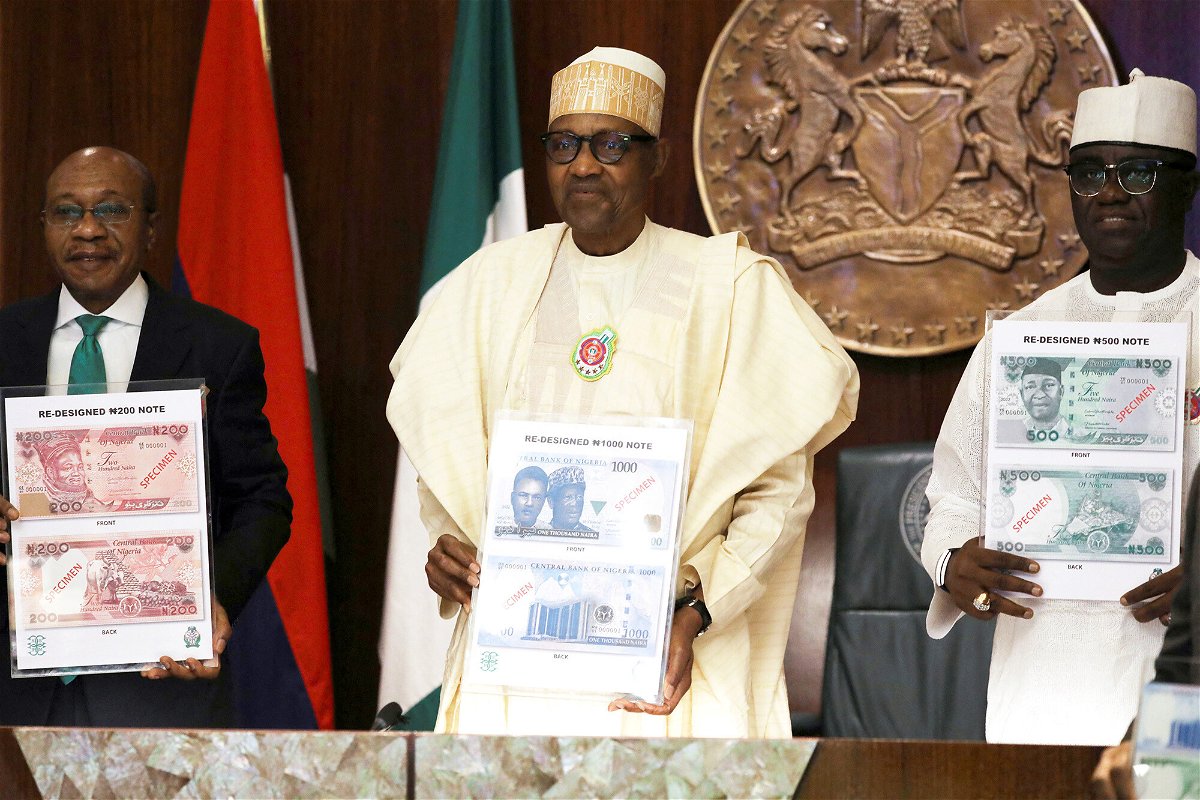 <i>Afolabi Sotunde/Reuters</i><br/>Nigerian President Muhammadu Buhari and Governor of the Central Bank Godwin Emefiele launch the new banknotes.