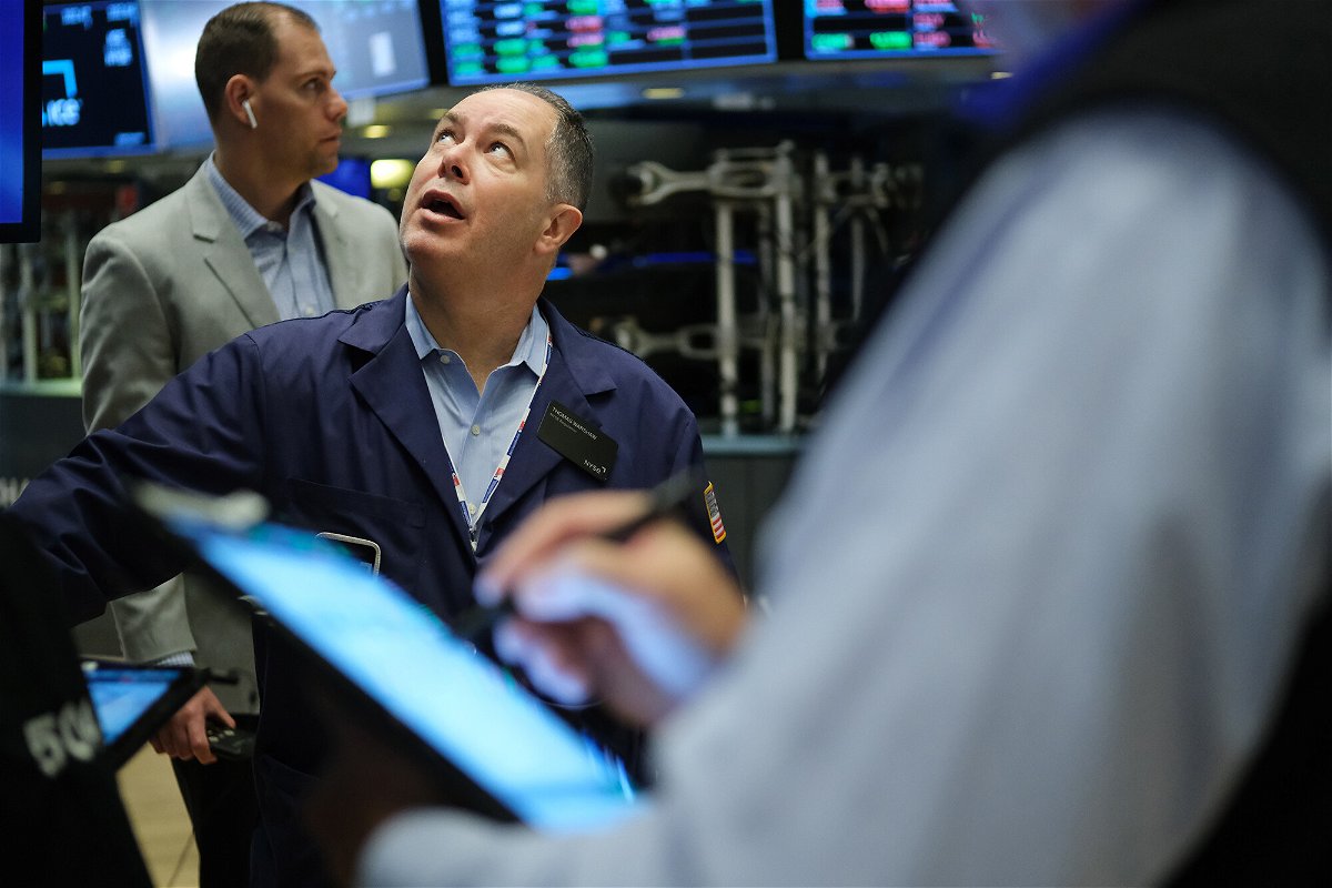 <i>Spencer Platt/Getty Images</i><br/>Stocks fall as fears of more big Fed rate hikes resurface. Traders work on the floor of the New York Stock Exchange on Friday