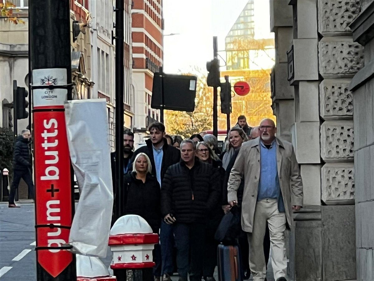 <i>Barbie Nadeau/CNN</i><br/>Harry Dunn's family arrive at the Old Bailey for Anne Sacoolas sentencing.
