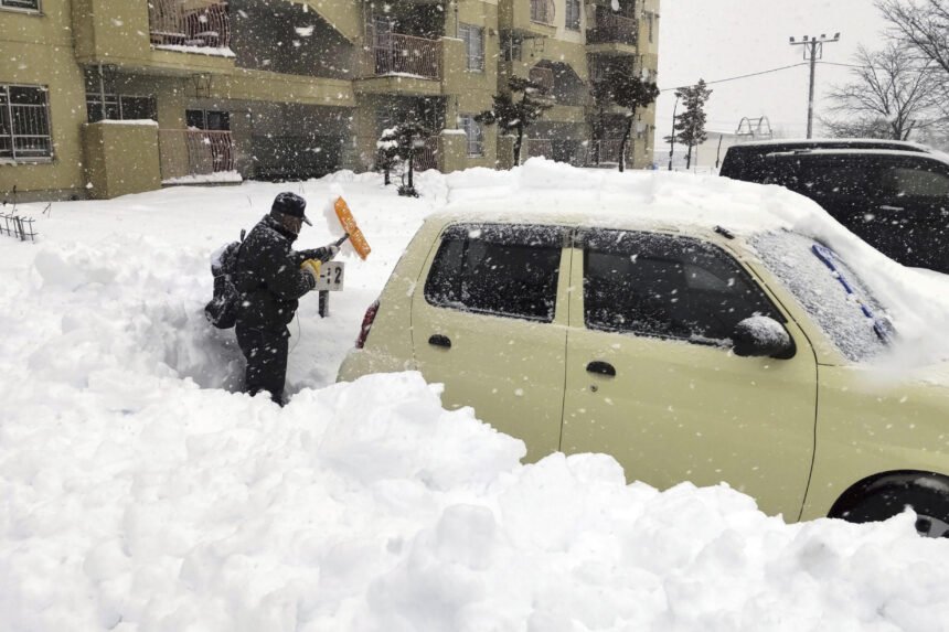 日本では大雪で少なくとも17人が死亡、数十人が負傷した