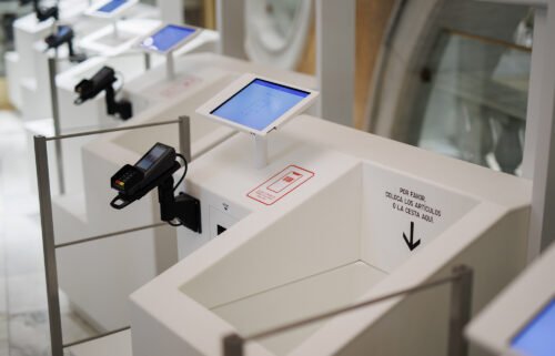 A Uniqlo self-checkout machine in Spain. Uniqlo has added similar tech to US stores.