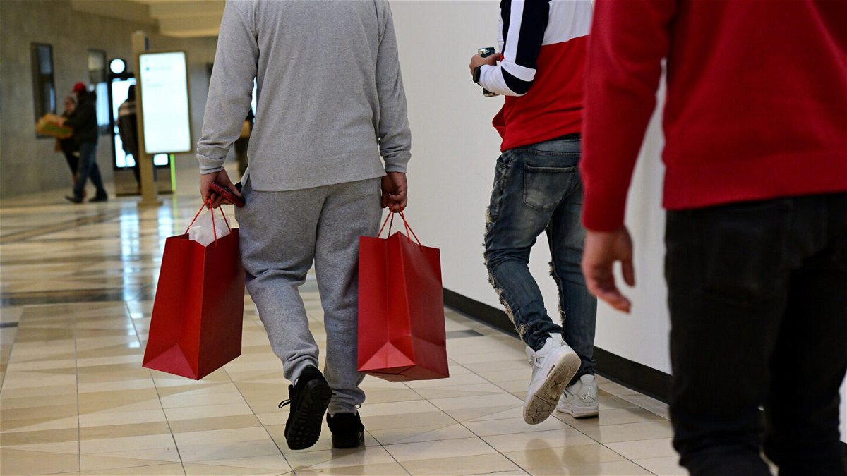 <i>Mark Makela/Getty Images</i><br/>Americans expect inflation to ease