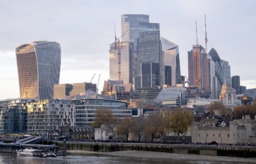 The British government is promising a major relaxation of financial regulation in a bid to shore up the country's banking and insurance industries.
