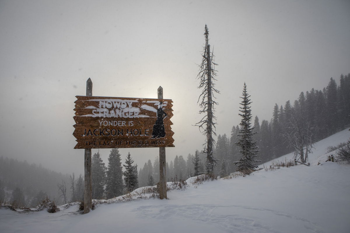 <i>Amber Besler/The Washington Post/Getty Images/FILE</i><br/>A welcome sign sits at the top of Teton Pass in December 2021