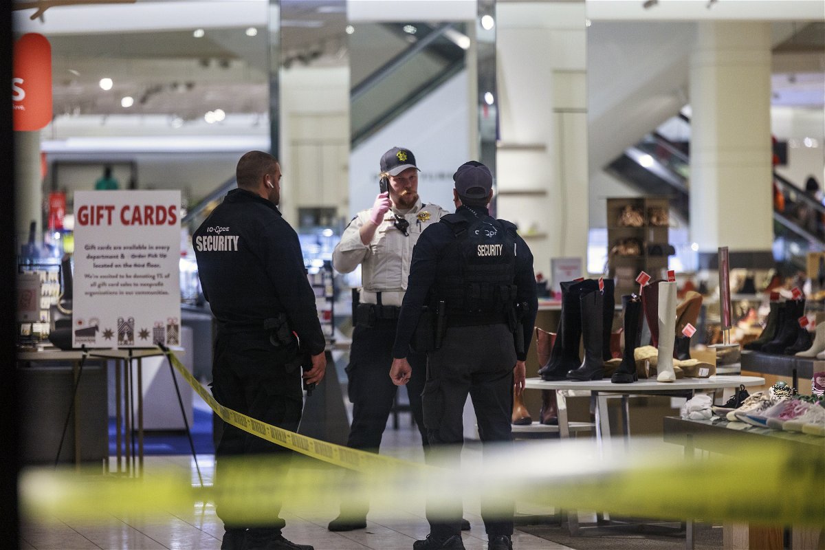 <i>Kerem Yücel/MPR News/AP</i><br/>Juvenile warrant issued for 17-year-old charged with second-degree murder in Mall of America shooting