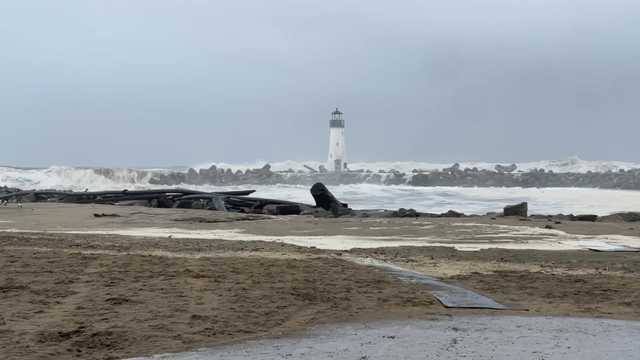 High surf warning prompts evacuation warnings along Santa Cruz