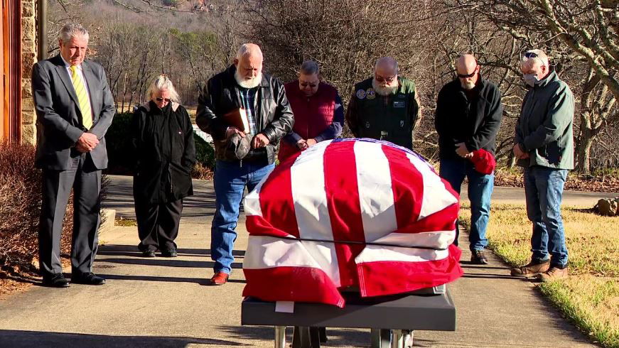 <i></i><br/>Veterans in Haywood County hold a military funeral for U.S. Veteran Thomas Chapman