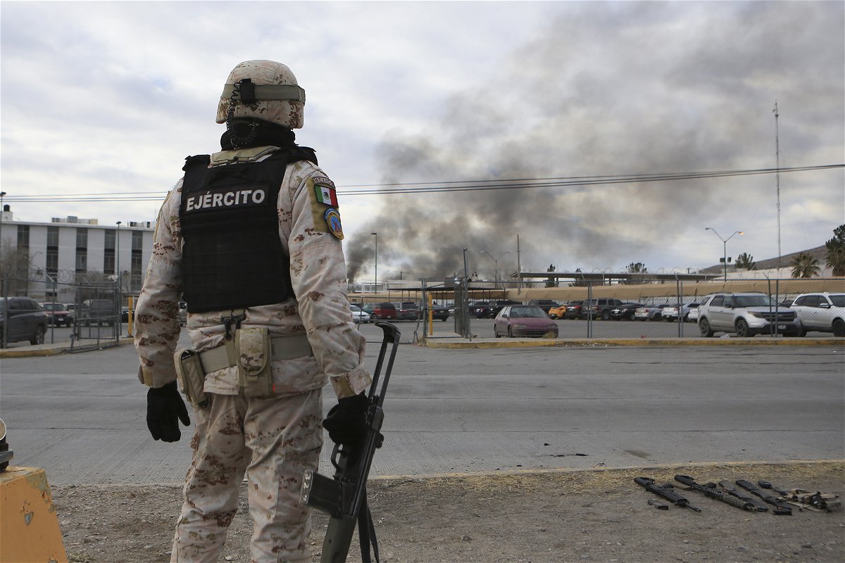 <i>Christian Chavez/AP</i><br/>A Mexican soldiers stands guard outside a state prison in Ciudad Juarez