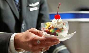 Desserts are returning to premium cabins on United's international flights.