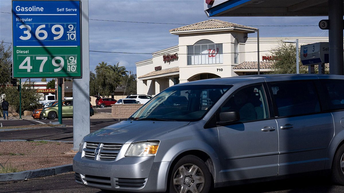 <i>Antranik Tavitian/The Republic/USA Today Network</i><br/>Prices fell in December as inflation continues to moderate. Pictured is a Chevron gas station on January 4