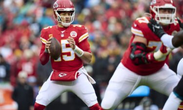 Patrick Mahomes returned to the field despite suffering an injury in the first quarter.