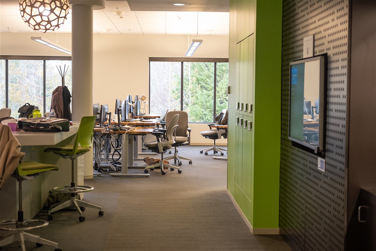 <i>Chona Kasinger/Bloomberg/Getty Images</i><br/>A workspace inside Building 21 at the Microsoft Campus in Redmond