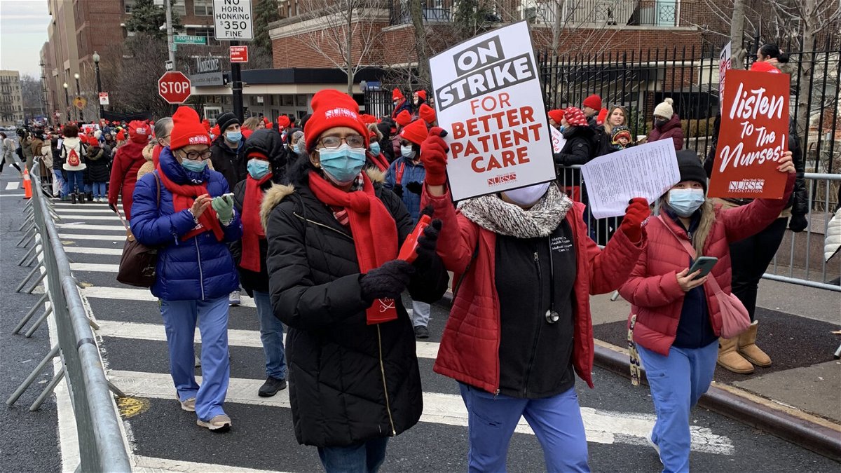 <i>Tami Luhby/CNN</i><br/>Nurses protest at Montefiore Moses campus on January 9.