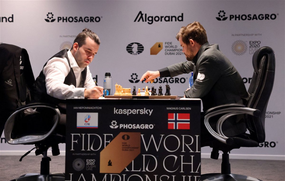<i>Giuseppe Cacace/AFP/Getty Images</i><br/>Ian Nepomniachtchi and Magnus Carlsen play on November 26