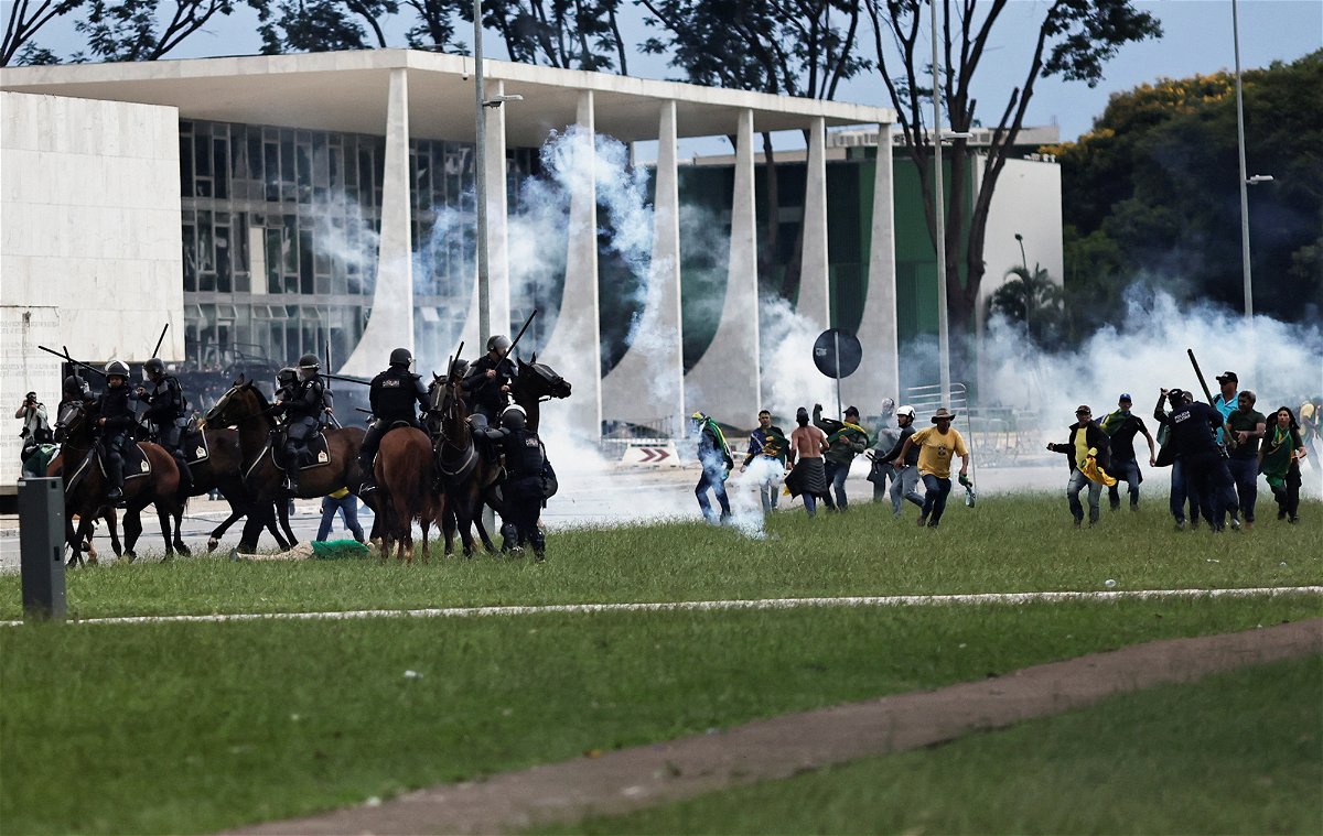 <i>Ueslei Marcelino/Reuters</i><br/>Security forces clash with demonstrators in Brasilia on Sunday.