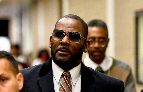 Prosecutors in Illinois’ Cook County have dropped state sex-crime charges against singer R. Kelly