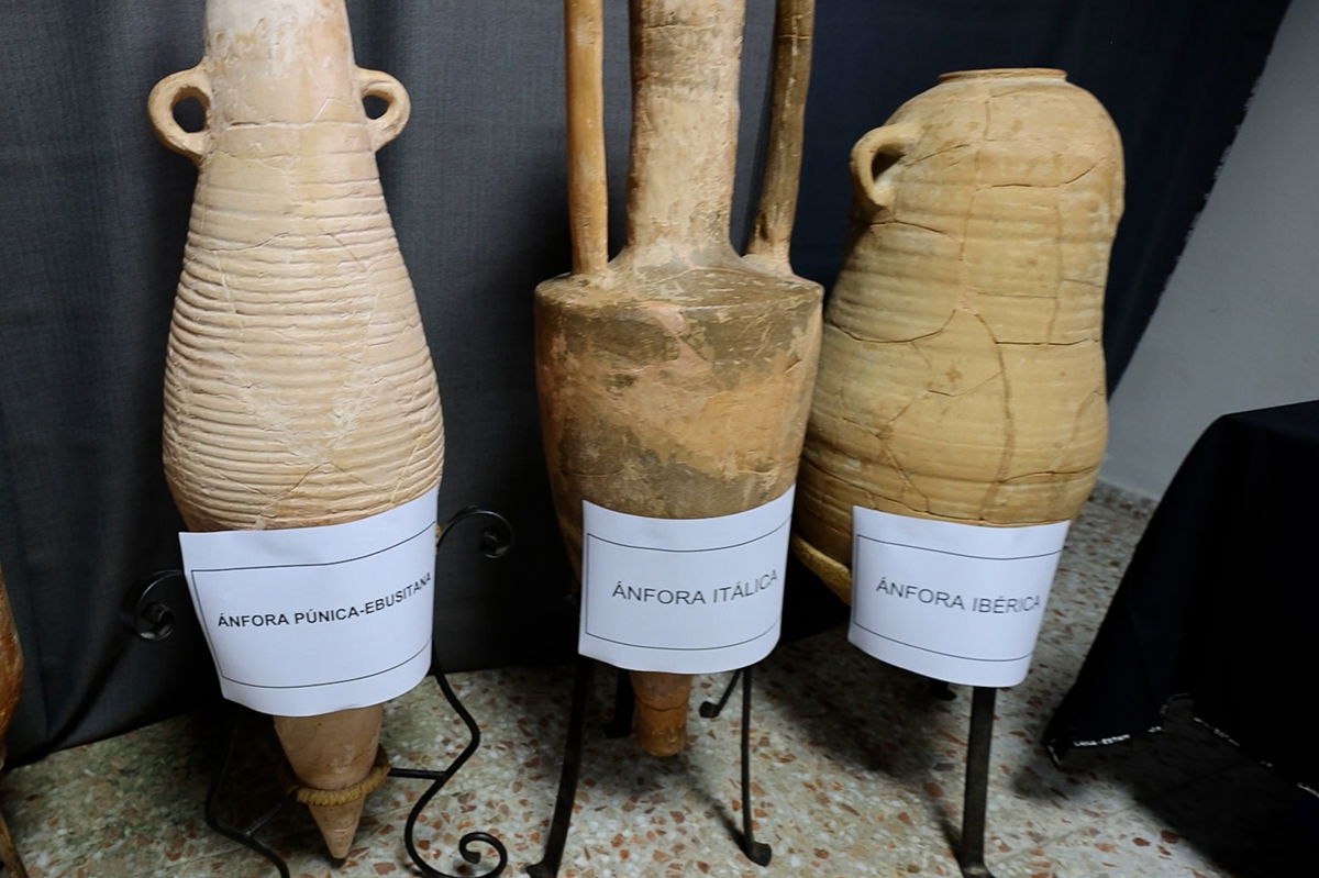 <i>Guardia Civil</i><br/>Archaeological artefacts along with bone fragments were found at the two properties in the province of Alicante.