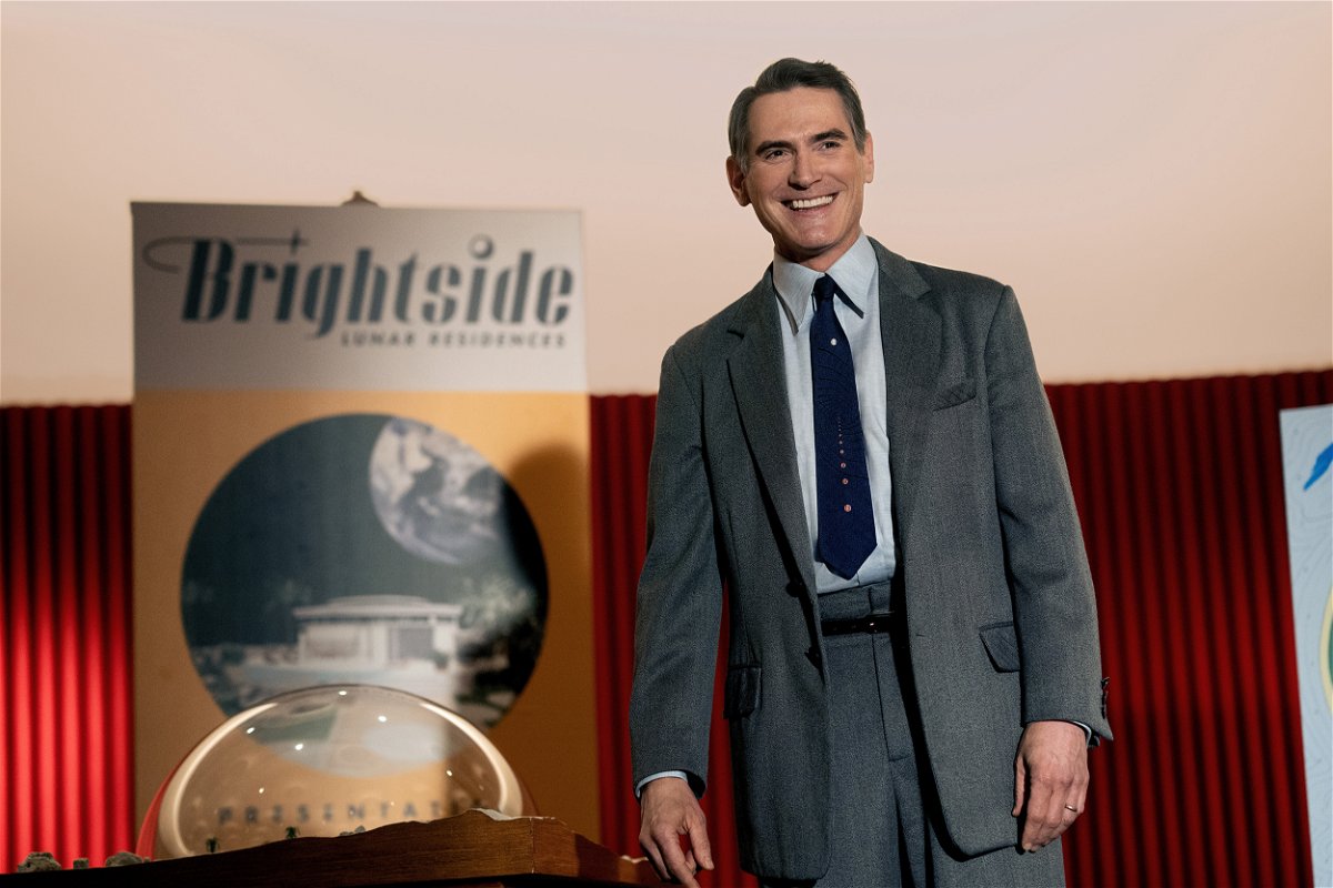 <i>Peter Kramer/Apple TV+</i><br/>Billy Crudup sells property on the moon in the Apple series 