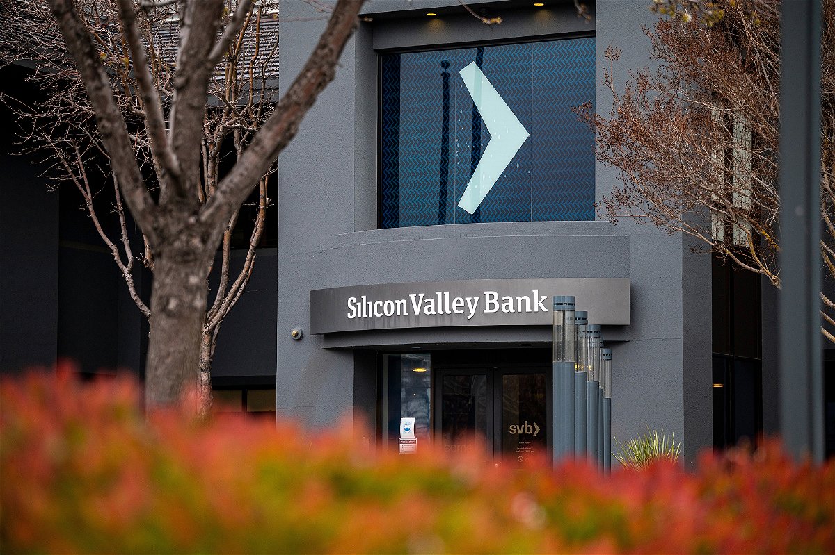 <i>David Paul Morris/Bloomberg/Getty Images</i><br/>Silicon Valley Bank headquarters in Santa Clara