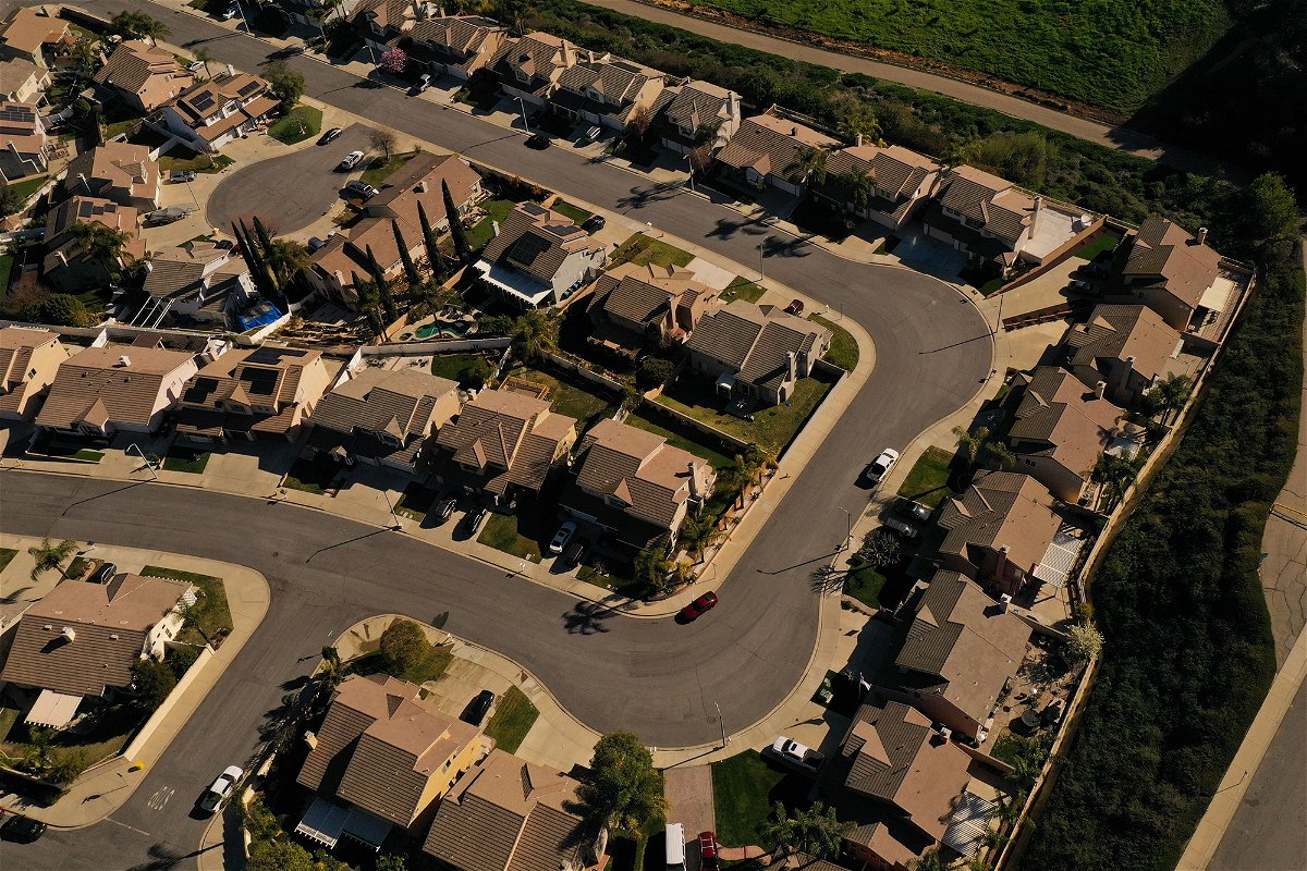 <i>Patrick T. Fallon/AFP/Getty Images</i><br/>Mortgage rates fall for the third week in a row. Pictured is a neighborhood in Chino Hills