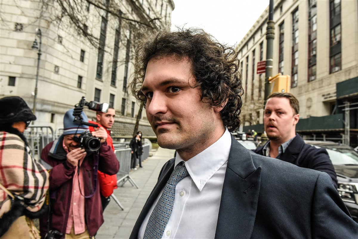 <i>Stephanie Keith/Bloomberg/Getty Images</i><br/>Sam Bankman-Fried arrives at federal court in New York last month. Prosecutors want Bankman-Fried to use a flip phone as part of a more restrictive bail package.