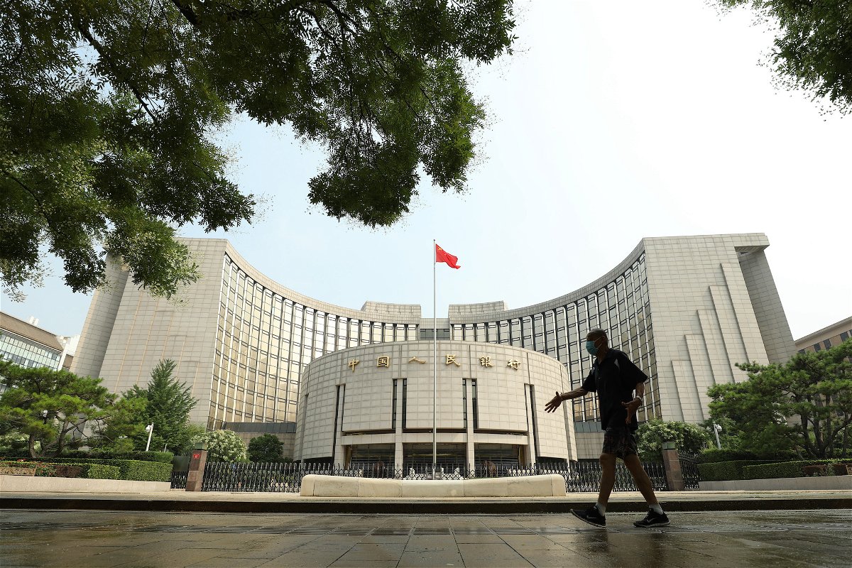 <i>Jiang Qiming/China News Service/Getty Images/FILE</i><br/>China's central bank has made a surprise cut to the amount of money that banks must keep in reserve